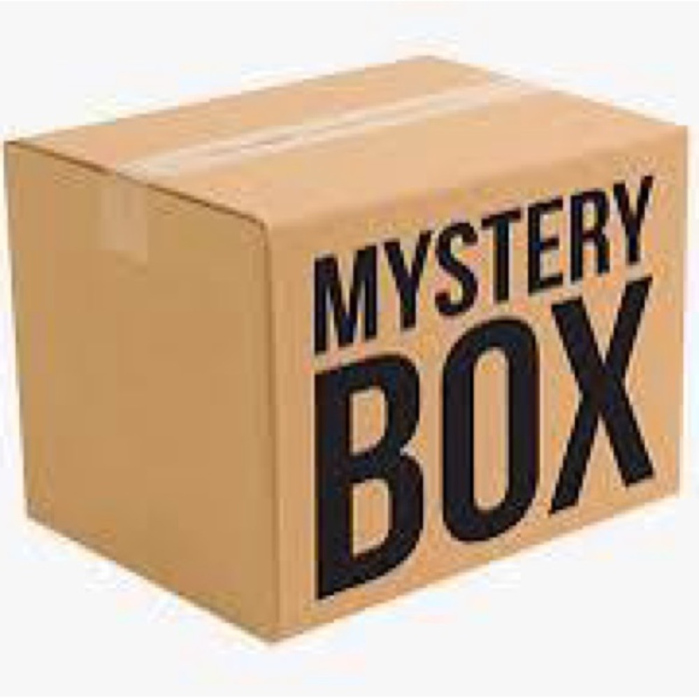 NEW MYSTERY BOX, TRENDY CLOTHES SUPER COMFORTABLE WITH A MIX OF DIFFERENT TOPS